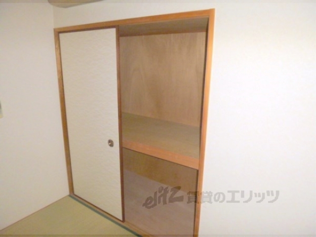 収納　押入れ