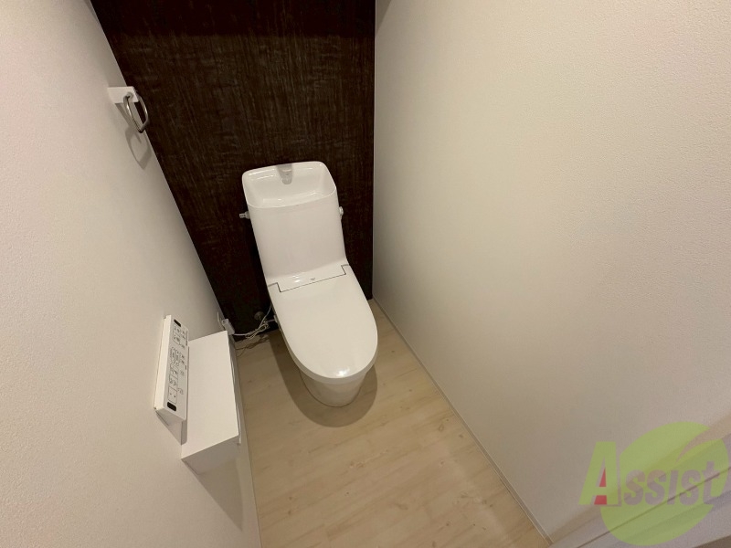 トイレ　広々お使いいただけるお手洗いになっています。