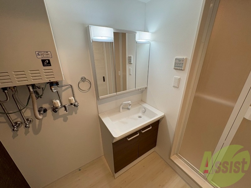 洗面設備　お洒落な独立洗面化粧台になっておりました！