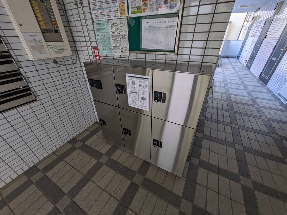 ロビー　宅配ボックス