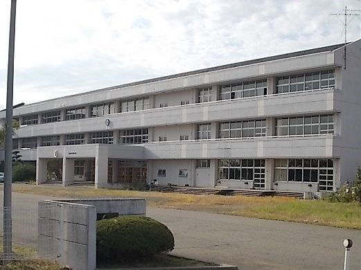 小学校　西神納小学校（小学校）まで750m