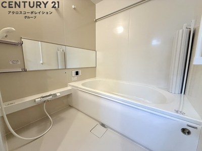 バス・シャワールーム　約1坪サイズのお風呂で足を伸ばして入浴できます☆