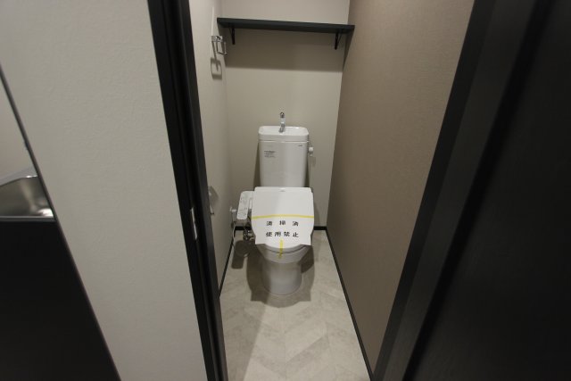トイレ　同物件別号室の写真