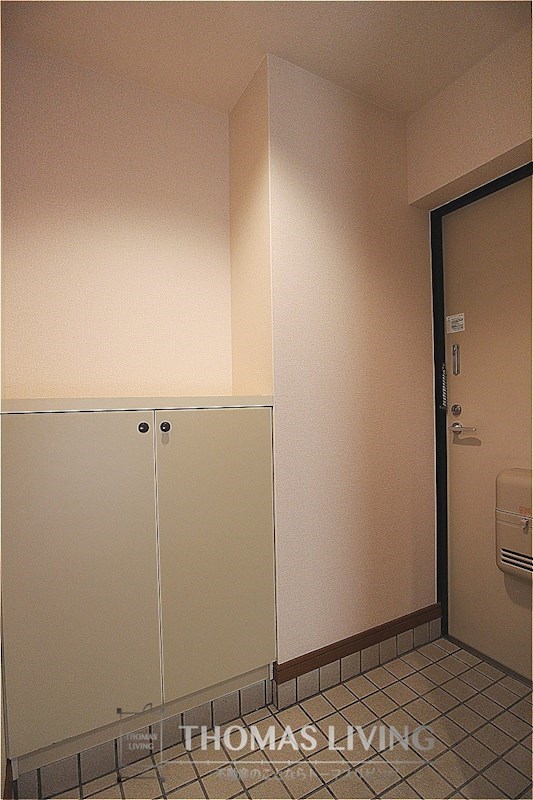 玄関　玄関収納が備わっています。