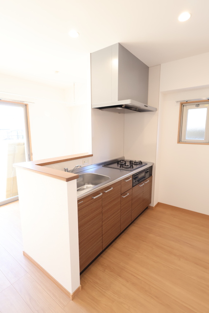 キッチン　３口コンロ＋グリル付き