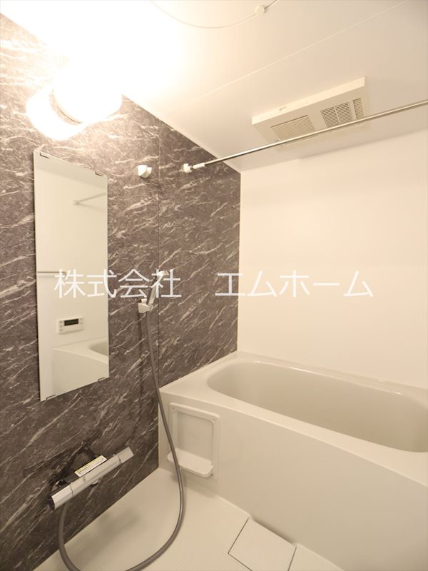 バス・シャワールーム　浴室暖房乾燥機付　追い焚き付お風呂