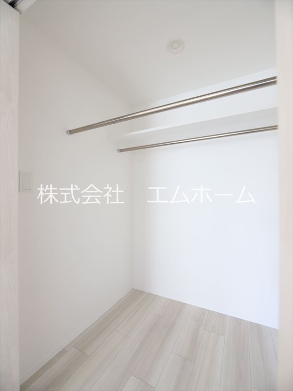 収納　ウォークインクローゼット（収納充実してます）