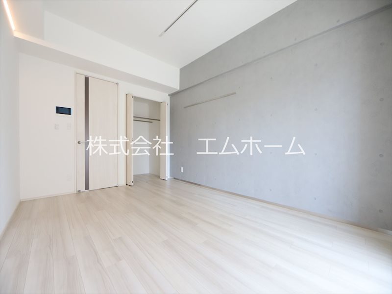 居室・リビング　洋室8帖　エアコン完備　ウォークインクローゼット付（収納充実