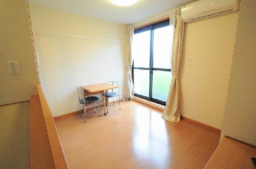 居室・リビング　※同タイプのお部屋の写真です