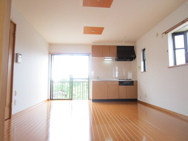 居室・リビング　こちらのリビングで趣味の時間をお楽しみください