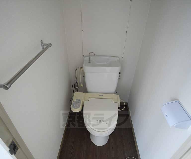 トイレ　ウォシュレット付いています。