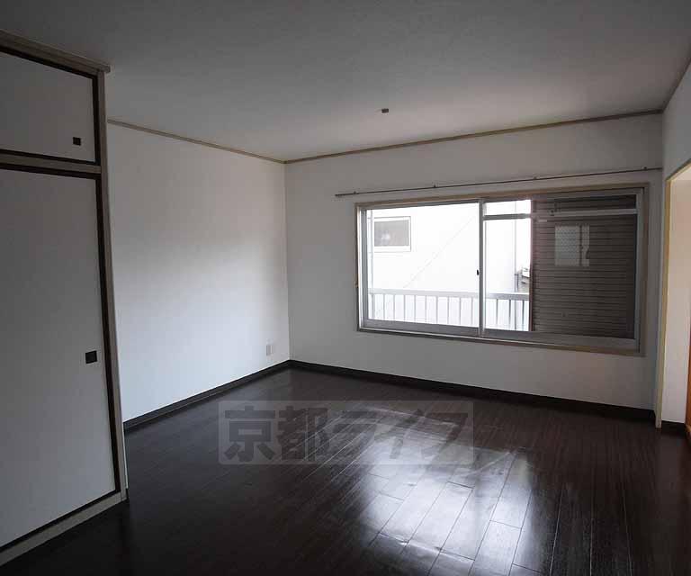 居室・リビング　９帖の広々した洋室です。