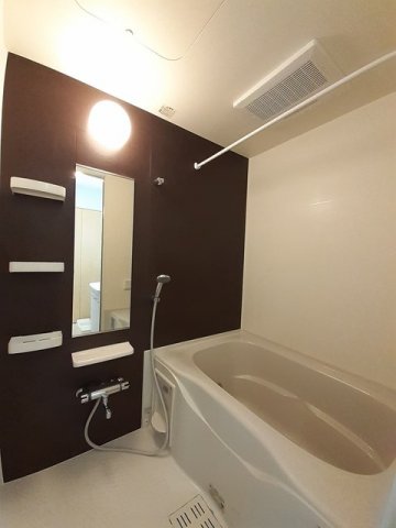 バス・シャワールーム　コンパクトで使いやすいお風呂です