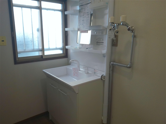 朝日町東1丁目8番貸家の内装写真