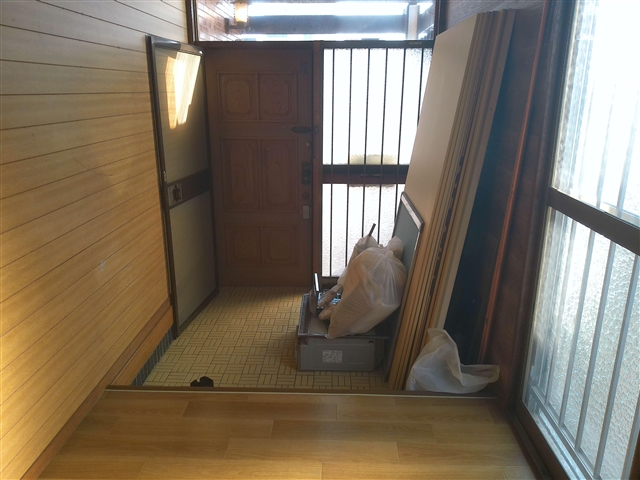 朝日町東1丁目8番貸家の玄関写真
