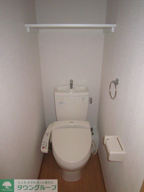 その他　温水洗浄便座・収納棚有