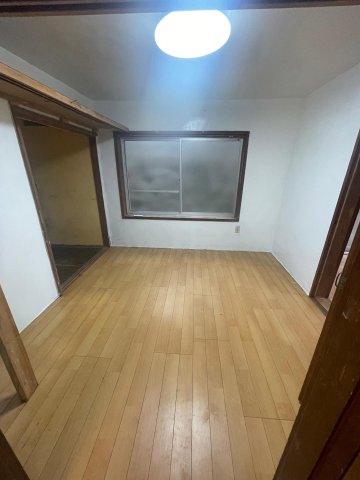 収納　倉庫として利用はいかがでしょうか。