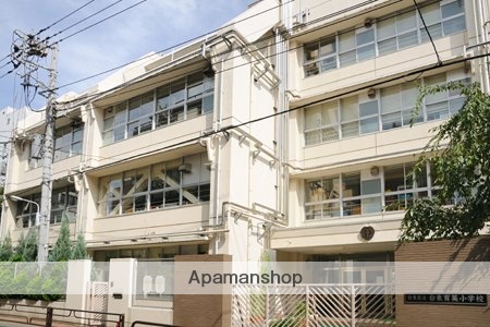 小学校　私立奈良育英グローバル小学校（小学校）まで302m
