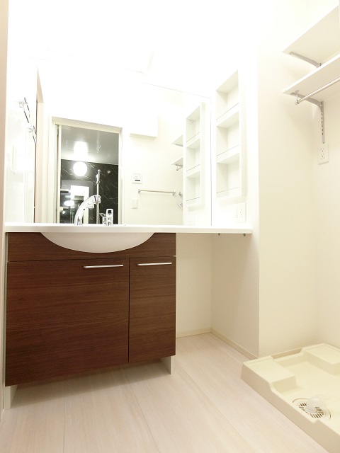 洗面設備　スペースが確保できる洗面所です