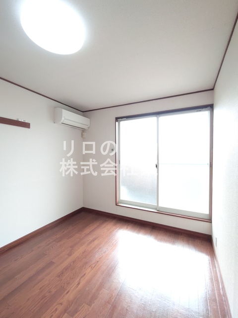 居室・リビング　南向きなので暖かな日差しが入りますね♪