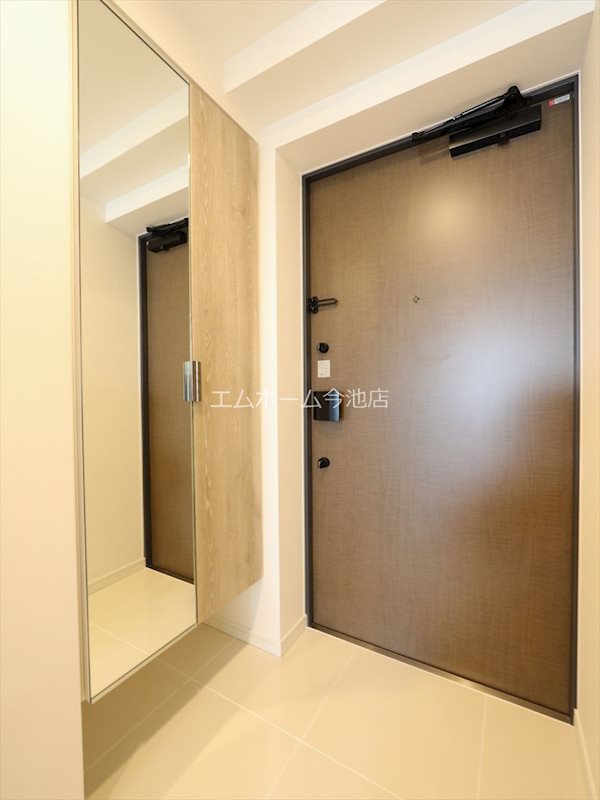 玄関　玄関（シューズボックス充実）