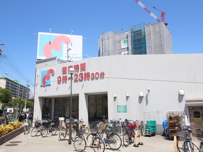 スーパー　万代（スーパー）まで560m