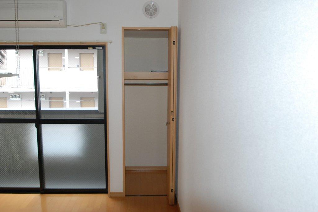 収納　クローゼット