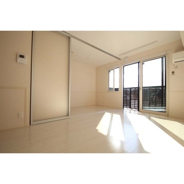 居室・リビング　内装写真は全て１０３にて撮影