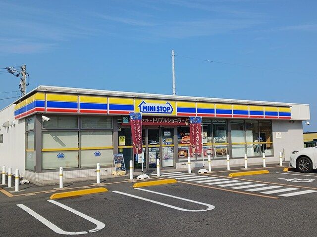 コンビニ　ミニストップ四国中央妻鳥店（コンビニ）まで786m