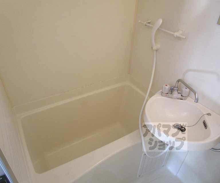 バス・シャワールーム　２０１号室の写真です。