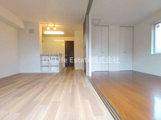 居室・リビング　同建物別部屋写真