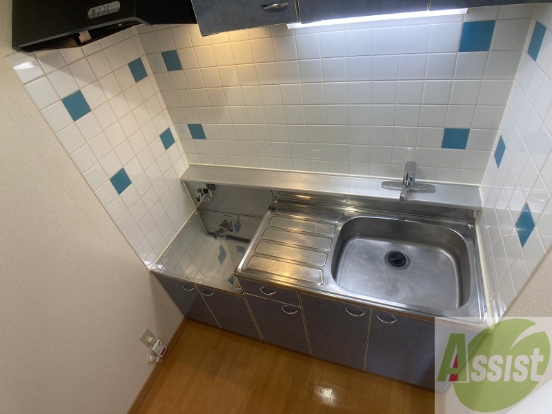 キッチン　キッチンはシックなデザインでした。洗い場も大きい。