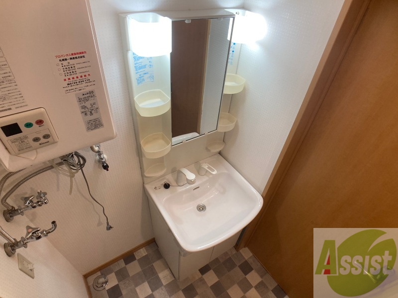 洗面設備　洗面台。身支度にはかかせないですよね～。