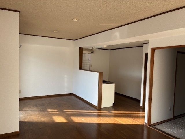 グランデージ長嶺I番館の居間写真