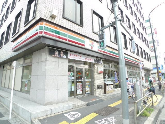 コンビニ　セブンイレブン足立中居郵便局前店（コンビニ）まで60m
