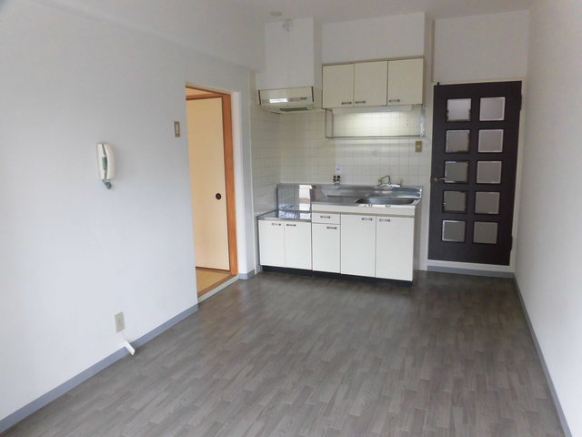 居室・リビング　フローリングの綺麗なリビングです。