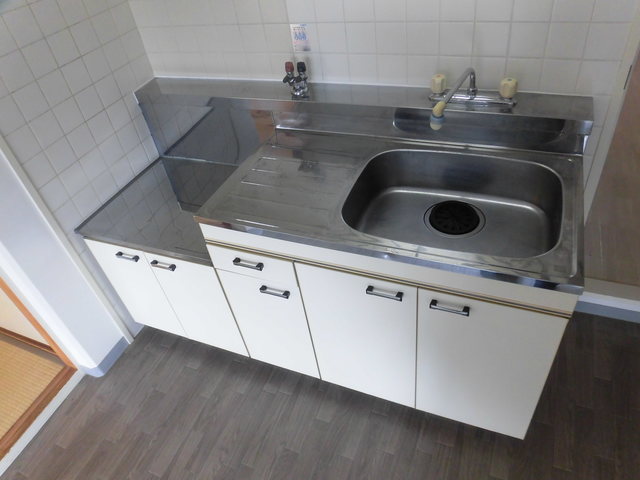 キッチン　まな板が置ける広い綺麗なキッチンです。