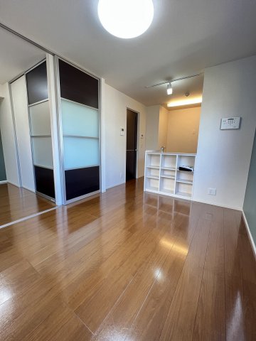 居室・リビング　反転タイプの部屋の写真です