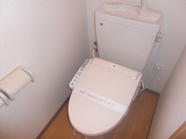 トイレ　シャワー付きトイレ完備されています