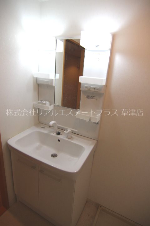 洗面設備　別のお部屋の写真になります。