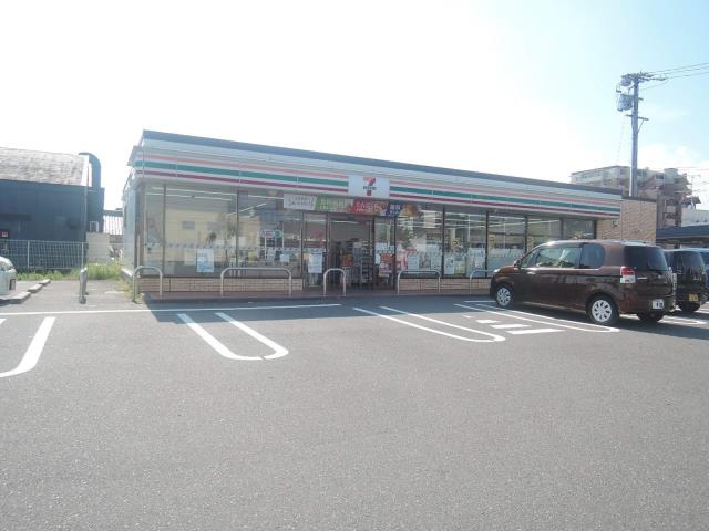 コンビニ　セブンイレブン（コンビニ）まで1050m