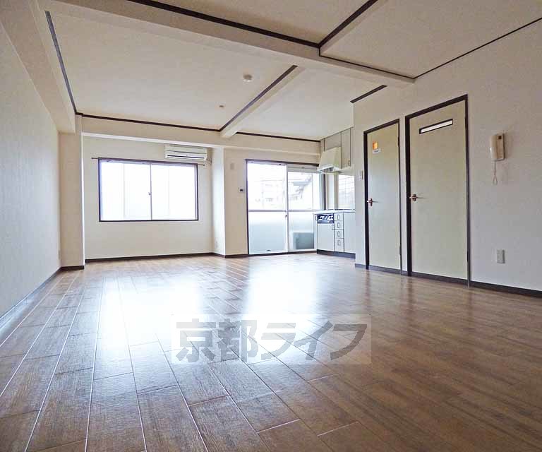 居室・リビング　とても広いお部屋です。