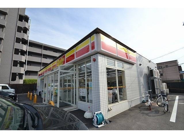 コンビニ　デイリーヤマサキ　戸坂中町（コンビニ）まで111m