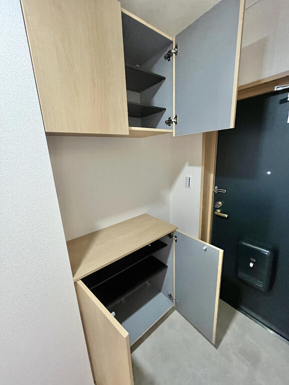 玄関　●ゆったり広めの玄関スペース！