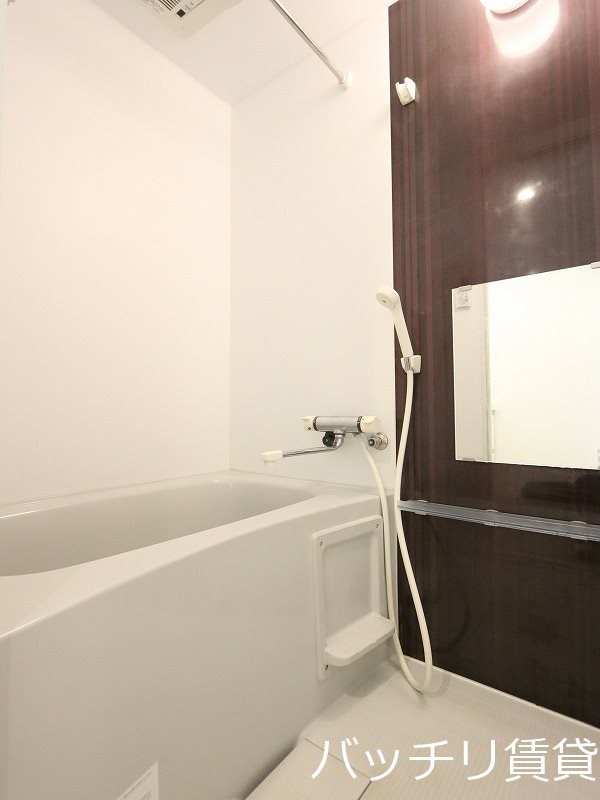バス・シャワールーム　同型タイプの為、現状を優先いたします。