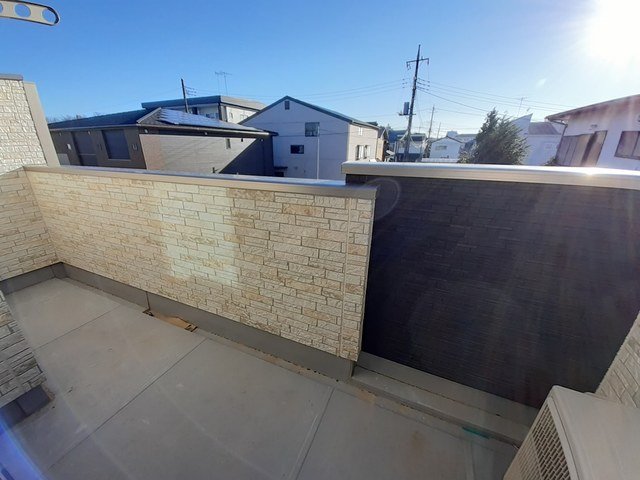 バルコニー　開放的で明るい空間を演出してくれるバルコニーです