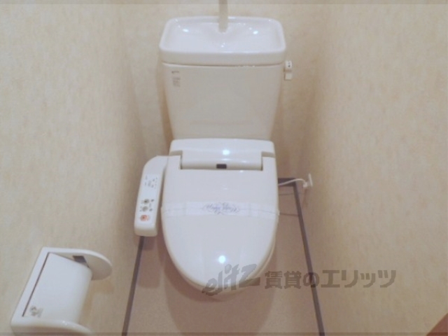 トイレ　ウォシュレット付です・