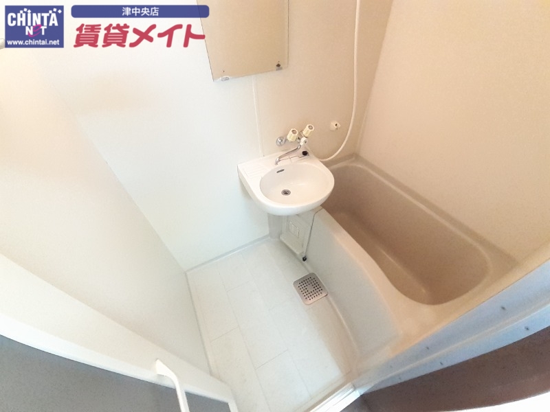 バス・シャワールーム　同物件別部屋写真