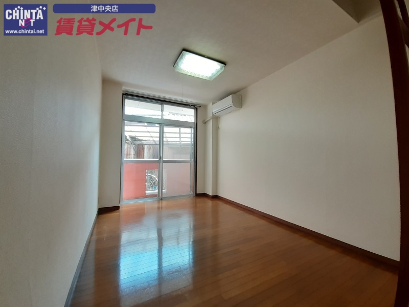 居室・リビング　同物件別部屋写真