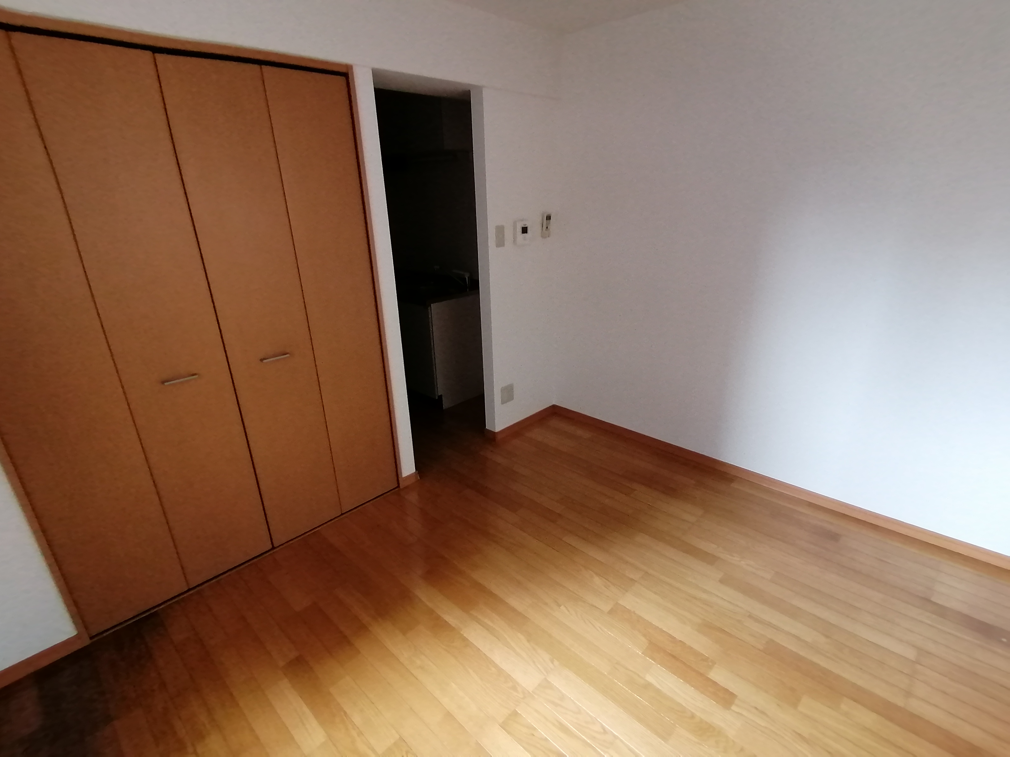 居室・リビング　反転